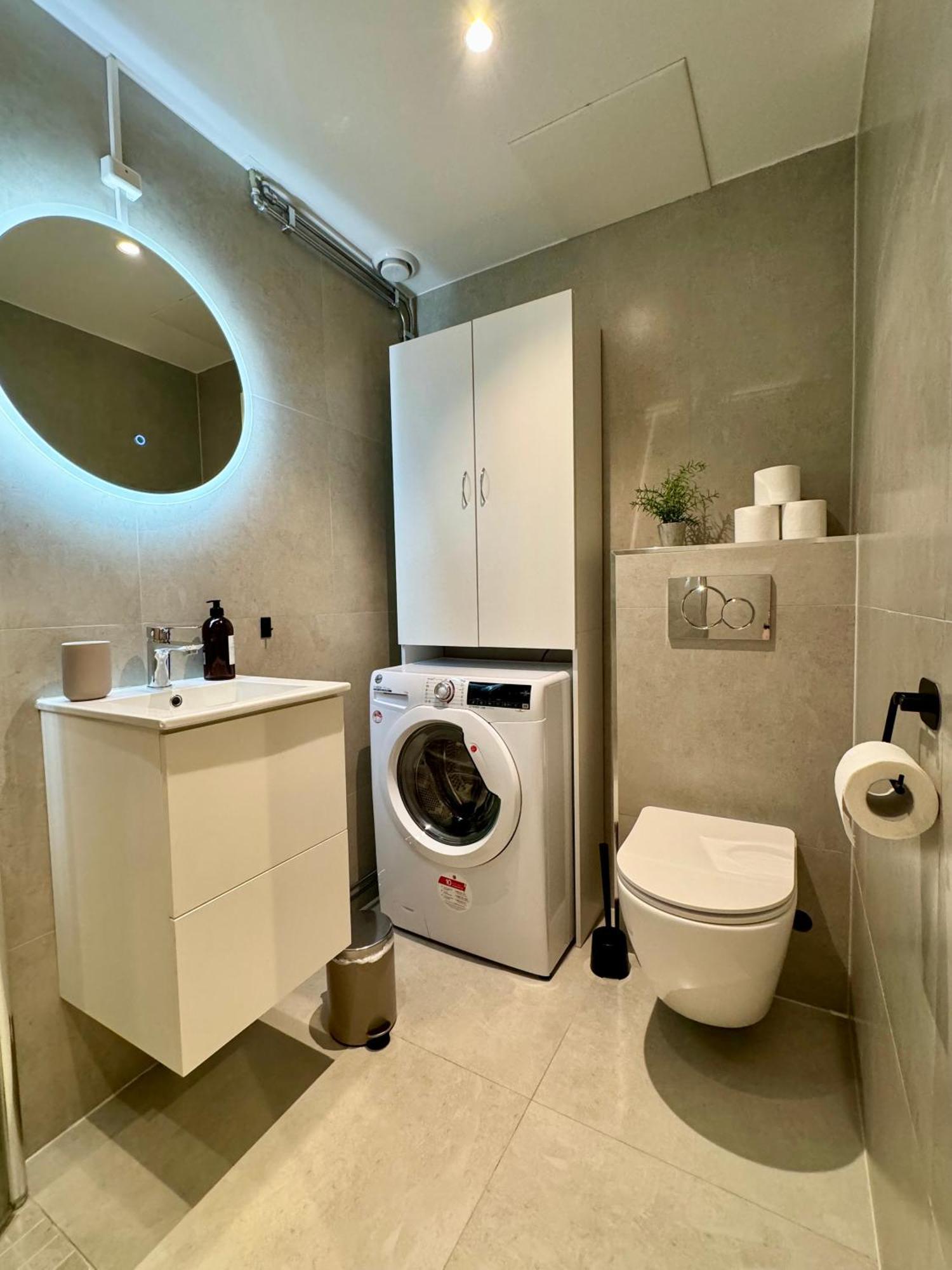Ultracentral Duplex With Private Rooftop Terrace Осло Екстериор снимка